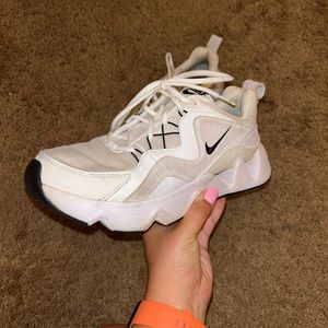 Nike Tennis Shoes